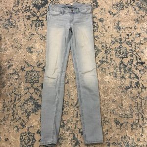 Light wash Hollister skinny jeans